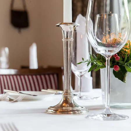 宾馆 波斯特丝戴逊祖姆阿尔特福尔斯塔姆宾馆 Morschen